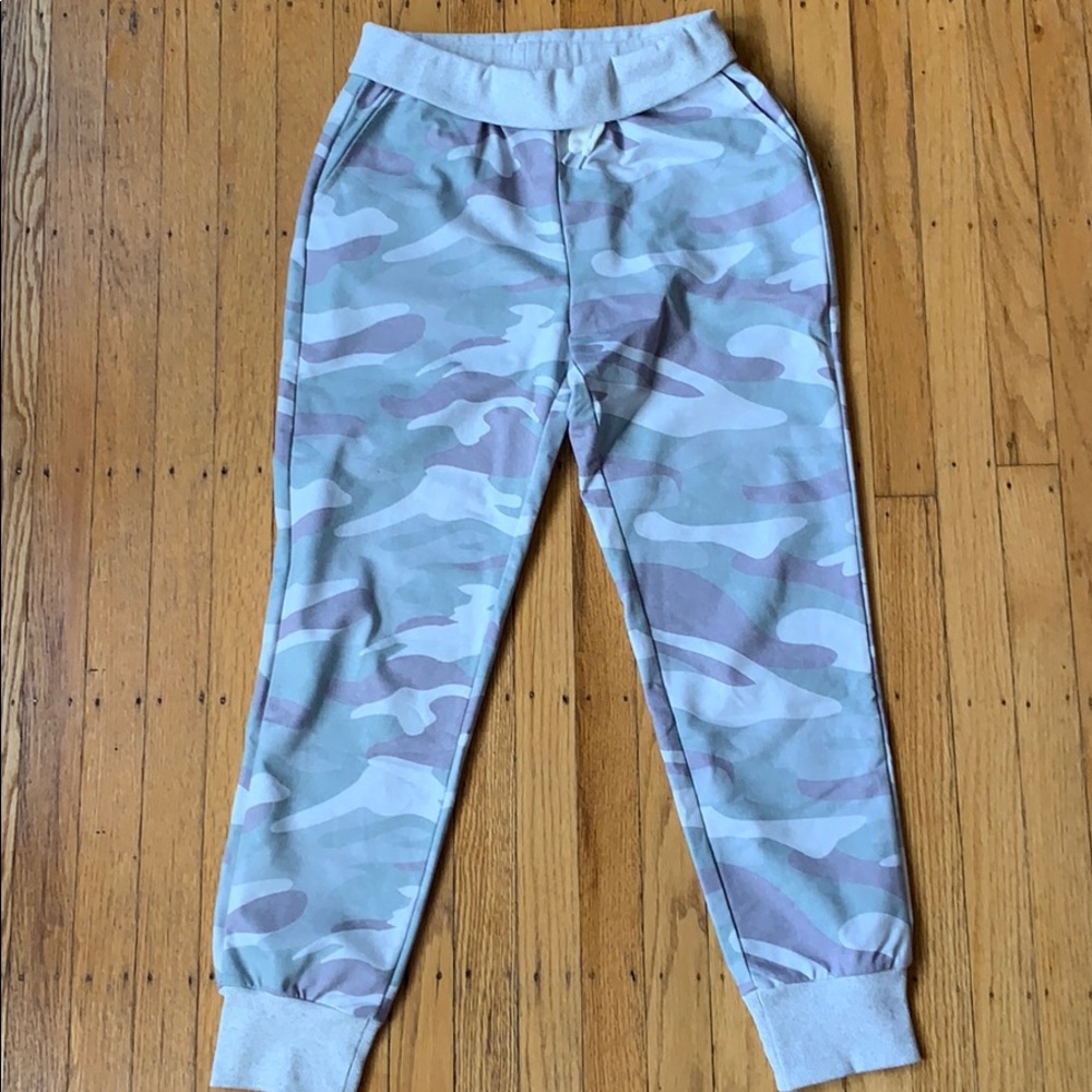 NWOT cute camo joggers